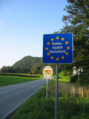 File:SchengenGrenzeBayern-Tirol.jpg